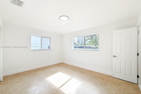 House in Hollywood, Florida 3 bedrooms, 150.97 sq.m. № 1990520 - photo 21