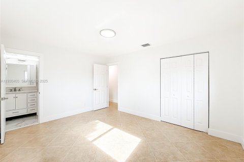 House in Hollywood, Florida 3 bedrooms, 150.97 sq.m. № 1990520 - photo 23