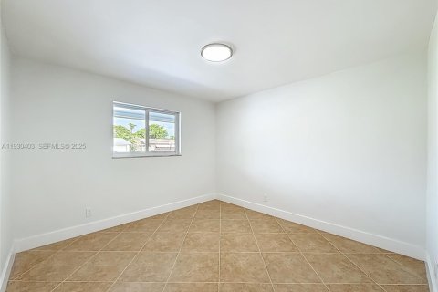 House in Hollywood, Florida 3 bedrooms, 150.97 sq.m. № 1990520 - photo 25