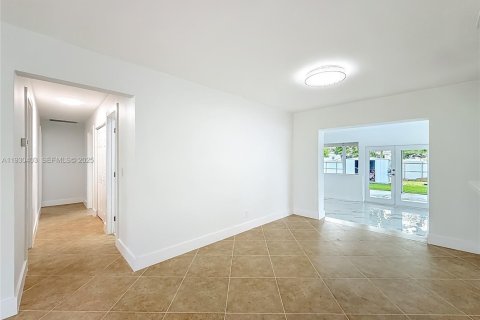 House in Hollywood, Florida 3 bedrooms, 150.97 sq.m. № 1990520 - photo 9