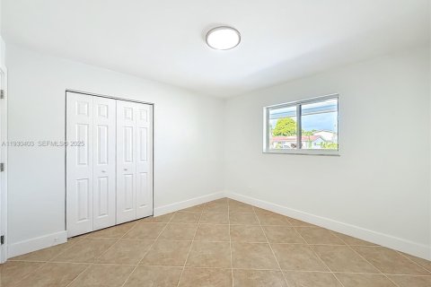 House in Hollywood, Florida 3 bedrooms, 150.97 sq.m. № 1990520 - photo 26