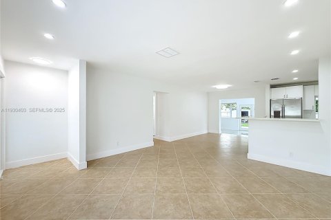 House in Hollywood, Florida 3 bedrooms, 150.97 sq.m. № 1990520 - photo 8