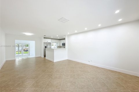 House in Hollywood, Florida 3 bedrooms, 150.97 sq.m. № 1990520 - photo 7