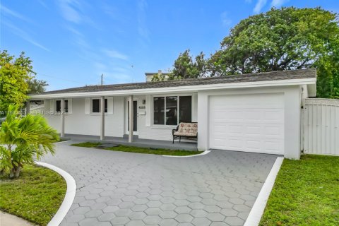 House in Hollywood, Florida 3 bedrooms, 150.97 sq.m. № 1990520 - photo 2