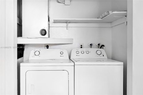 Condominio en alquiler en Fort Lauderdale, Florida, 2 dormitorios, 92.9 m2 № 2049148 - foto 16