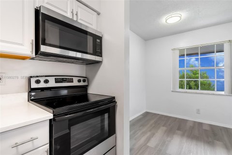 Condominio en alquiler en Fort Lauderdale, Florida, 2 dormitorios, 92.9 m2 № 2049148 - foto 3