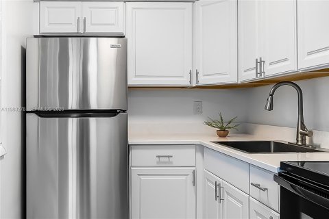 Condominio en alquiler en Fort Lauderdale, Florida, 2 dormitorios, 92.9 m2 № 2049148 - foto 2