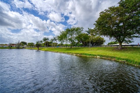 Condominio en alquiler en Fort Lauderdale, Florida, 2 dormitorios, 92.9 m2 № 2049148 - foto 23