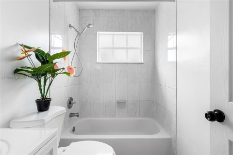 Condominio en alquiler en Fort Lauderdale, Florida, 2 dormitorios, 92.9 m2 № 2049148 - foto 11