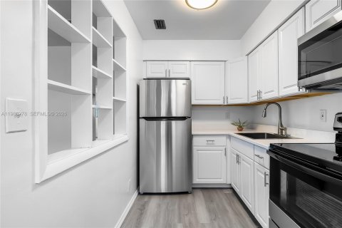 Condominio en alquiler en Fort Lauderdale, Florida, 2 dormitorios, 92.9 m2 № 2049148 - foto 4