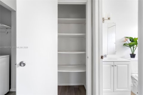 Condominio en alquiler en Fort Lauderdale, Florida, 2 dormitorios, 92.9 m2 № 2049148 - foto 18