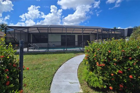 House in Punta Gorda, Florida 3 bedrooms, 176.98 sq.m. № 2420390 - photo 3