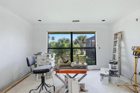 House in Punta Gorda, Florida 3 bedrooms, 176.98 sq.m. № 2420390 - photo 20