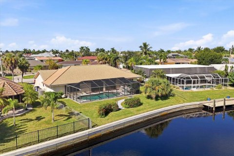 House in Punta Gorda, Florida 3 bedrooms, 176.98 sq.m. № 2420390 - photo 28