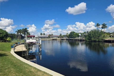 House in Punta Gorda, Florida 3 bedrooms, 176.98 sq.m. № 2420390 - photo 5