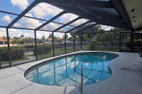 House in Punta Gorda, Florida 3 bedrooms, 176.98 sq.m. № 2420390 - photo 7
