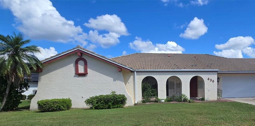 House in Punta Gorda, Florida 3 bedrooms, 176.98 sq.m. № 2420390
