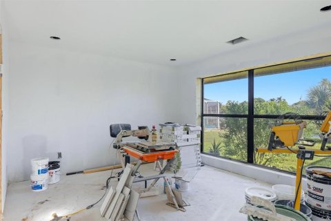 House in Punta Gorda, Florida 3 bedrooms, 176.98 sq.m. № 2420390 - photo 19