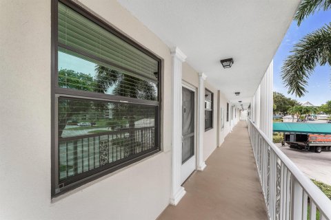 Condo in Boca Raton, Florida, 2 bedrooms  № 2247962 - photo 2