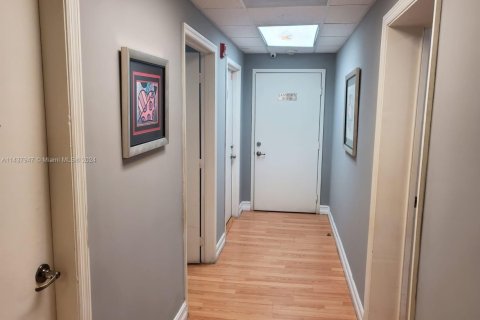 Immobilier commercial à vendre à Miami, Floride № 1981783 - photo 5