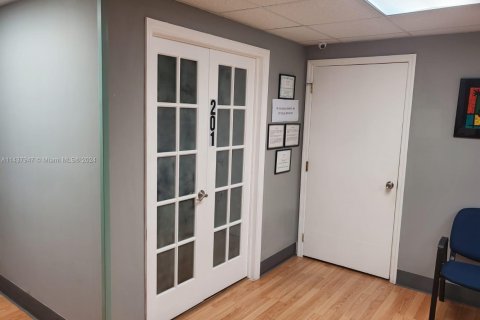Immobilier commercial à vendre à Miami, Floride № 1981783 - photo 12