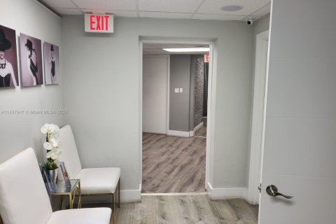 Immobilier commercial à vendre à Miami, Floride № 1981783 - photo 17