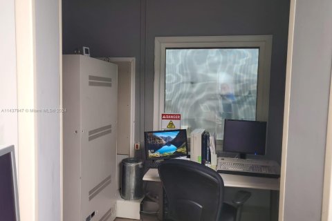Immobilier commercial à vendre à Miami, Floride № 1981783 - photo 18