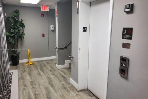 Immobilier commercial à vendre à Miami, Floride № 1981783 - photo 19