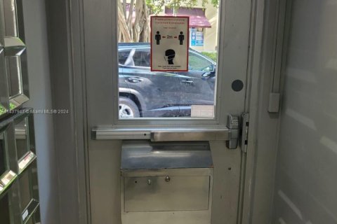 Immobilier commercial à vendre à Miami, Floride № 1981783 - photo 15
