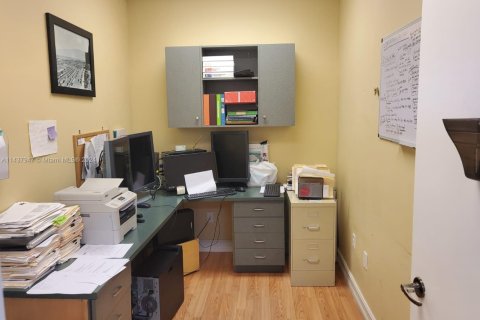 Immobilier commercial à vendre à Miami, Floride № 1981783 - photo 11