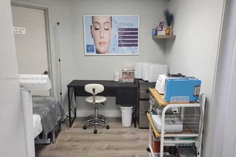 Immobilier commercial à vendre à Miami, Floride № 1981783 - photo 16