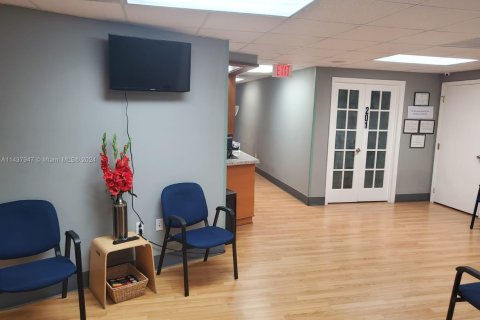 Immobilier commercial à vendre à Miami, Floride № 1981783 - photo 4