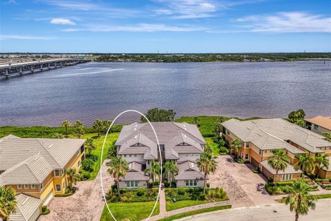 Townhouse in Bradenton, Florida 3 bedrooms, 162.39 sq.m. № 1821486 - photo 3