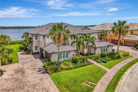 Townhouse in Bradenton, Florida 3 bedrooms, 162.39 sq.m. № 1821486 - photo 1