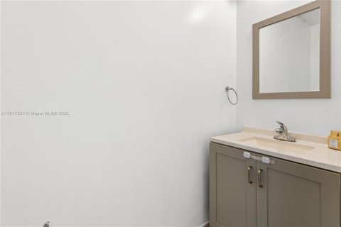 Купить таунхаус в Пемброк-Пайнс, Флорида 2 спальни, 103.49м2, № 1973957 - фото 8