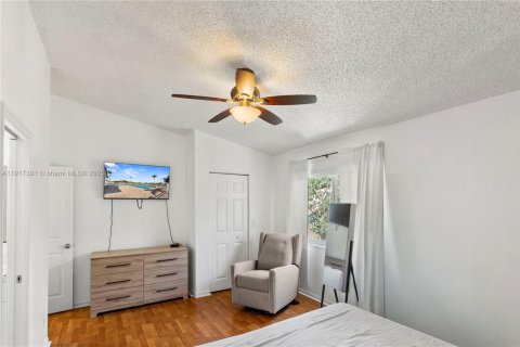 Купить таунхаус в Пемброк-Пайнс, Флорида 2 спальни, 103.49м2, № 1973957 - фото 11