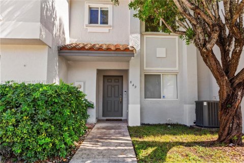 Купить таунхаус в Пемброк-Пайнс, Флорида 2 спальни, 103.49м2, № 1973957 - фото 20