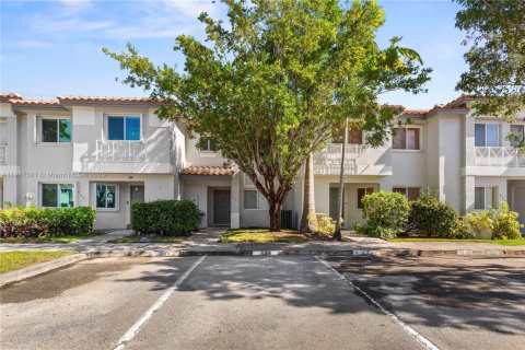 Купить таунхаус в Пемброк-Пайнс, Флорида 2 спальни, 103.49м2, № 1973957 - фото 21