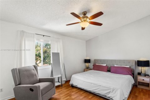 Купить таунхаус в Пемброк-Пайнс, Флорида 2 спальни, 103.49м2, № 1973957 - фото 9