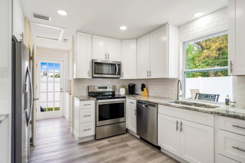 Villa ou maison à louer à Vero Beach, Floride: 3 chambres, 88.26 m2 № 2182791 - photo 13
