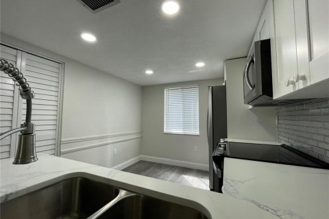 Copropriété à louer à Oldsmar, Floride: 2 chambres, 97.92 m2 № 1830043 - photo 12
