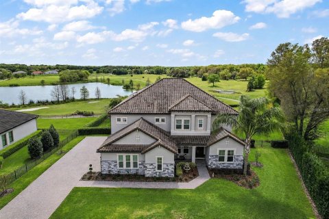 House in Sorrento, Florida 6 bedrooms, 486.34 sq.m. № 2221047