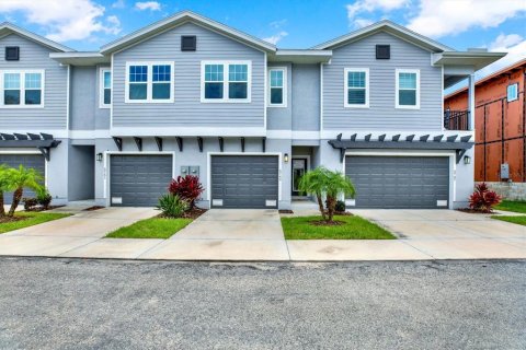 Townhouse in Tampa, Florida 3 bedrooms, 140.28 sq.m. № 1869017 - photo 1