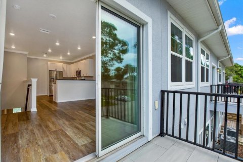 Townhouse in Tampa, Florida 3 bedrooms, 140.28 sq.m. № 1869017 - photo 9