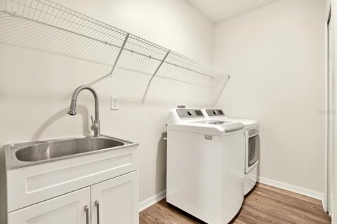 Townhouse in Tampa, Florida 3 bedrooms, 140.28 sq.m. № 1869017 - photo 11