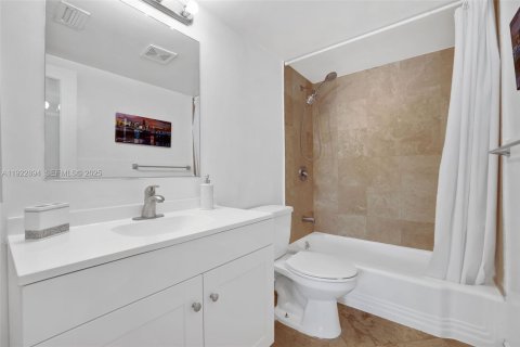 Condominio en alquiler en Miami Beach, Florida, 3 dormitorios, 113.34 m2 № 1983047 - foto 19