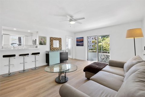 Condominio en alquiler en Miami Beach, Florida, 3 dormitorios, 113.34 m2 № 1983047 - foto 6