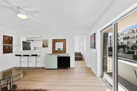 Condominio en alquiler en Miami Beach, Florida, 3 dormitorios, 113.34 m2 № 1983047 - foto 5