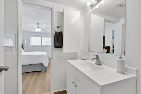 Condominio en alquiler en Miami Beach, Florida, 3 dormitorios, 113.34 m2 № 1983047 - foto 20