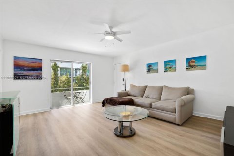 Condominio en alquiler en Miami Beach, Florida, 3 dormitorios, 113.34 m2 № 1983047 - foto 8